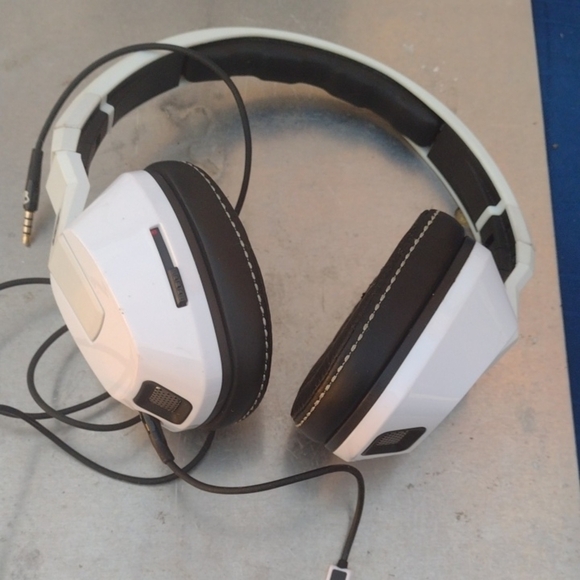 Skullcandy White Gaming Headset - Picture 1 of 2